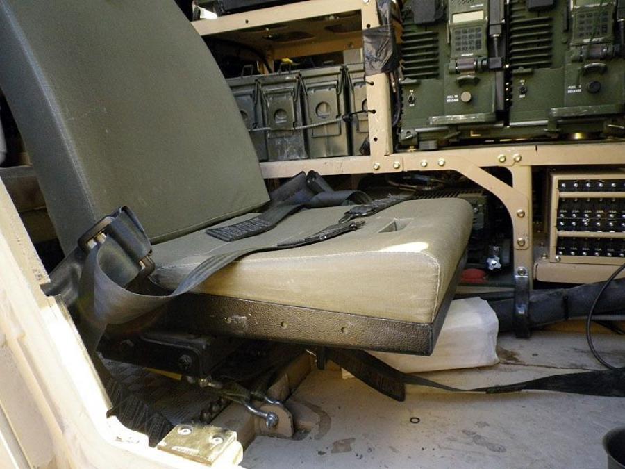 Детали интерьера Oshkosh M-ATV 2009 года  (фото 275 из 676)